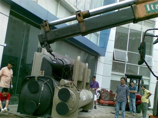 资阳区随车吊和汽车吊的核心区别是什么？哪种更省钱？